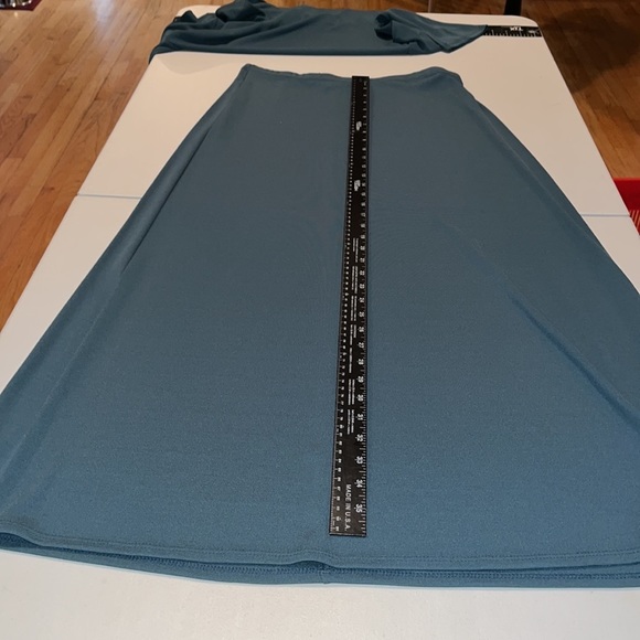 Max Studio size Medium Teal blue 2 piece 3/4 sleeve top & pull on Maxi skirt - Picture 4 of 14